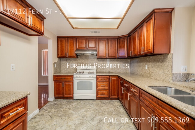 Building Photo - 17112 Fern St