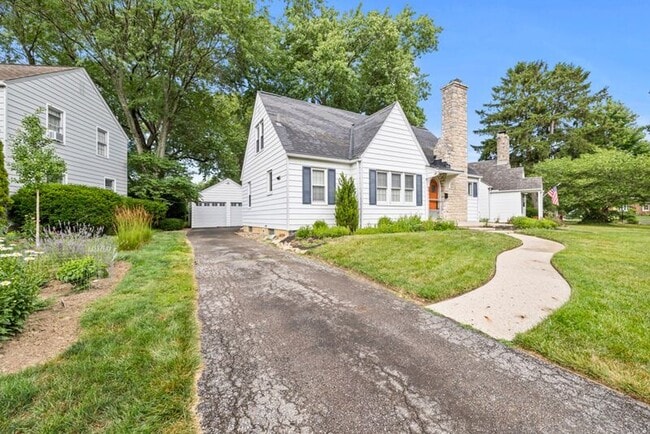 Building Photo - 304 E Schreyer Pl