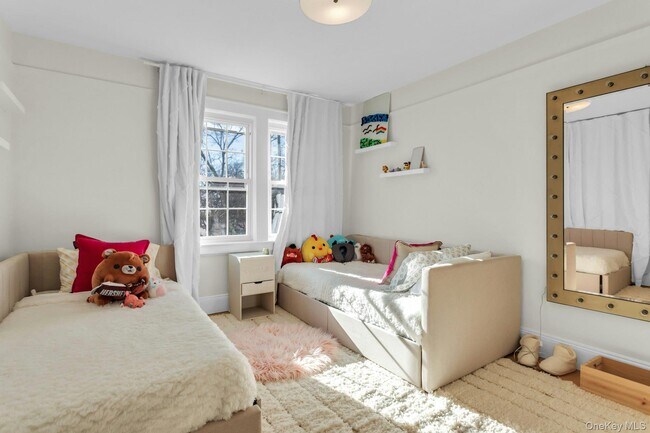 Building Photo - 32 Katherine St