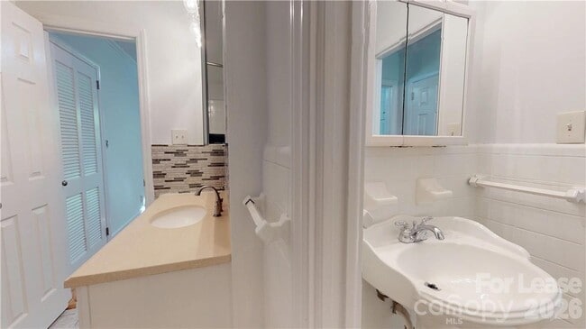 Building Photo - 1426 Bevis Dr