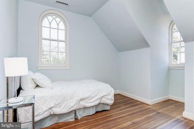 Building Photo - 2425 California St NW