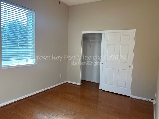 Building Photo - 4725 Dandelion Loop