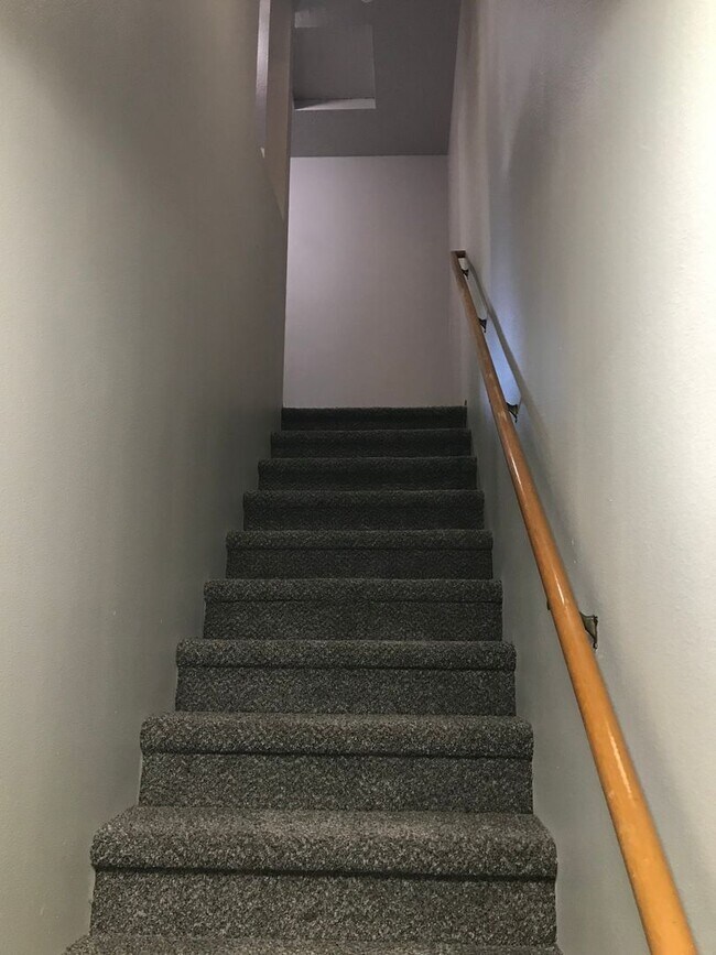 Building Photo - 150 NE 5th St