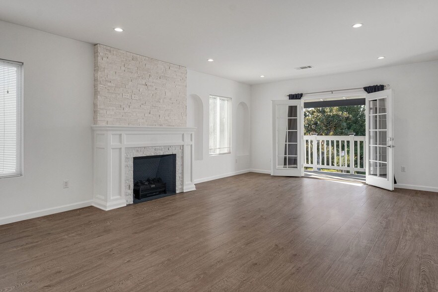 Building Photo - 1238 S Burnside Ave