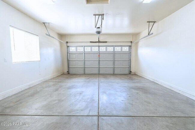 Building Photo - 988 Louie St