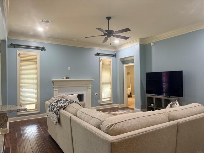 Building Photo - 5812 Lotus Cir