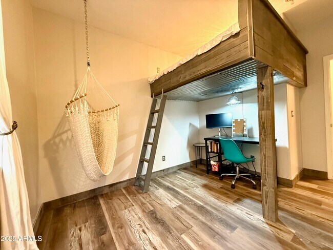 Building Photo - 2541 W Shackleton Dr