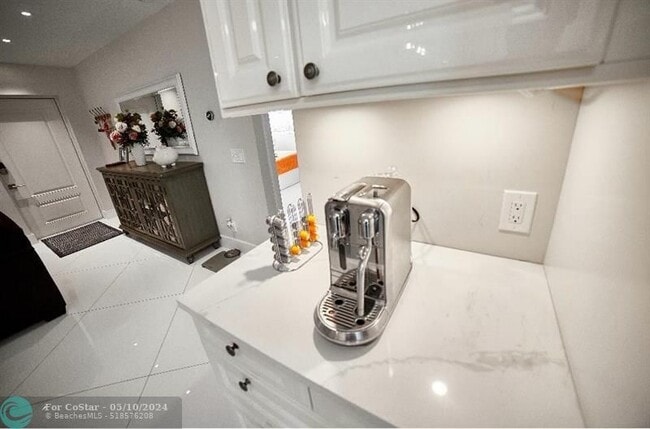 Building Photo - 327 Lancaster St