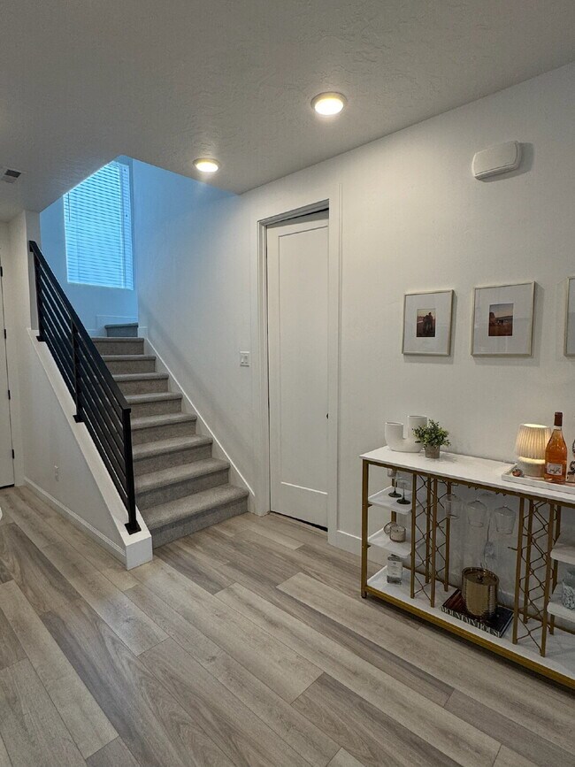 Building Photo - "Spacious 4-Bed Townhouse with Scenic Views & Rooftop Patio in American Fork!"