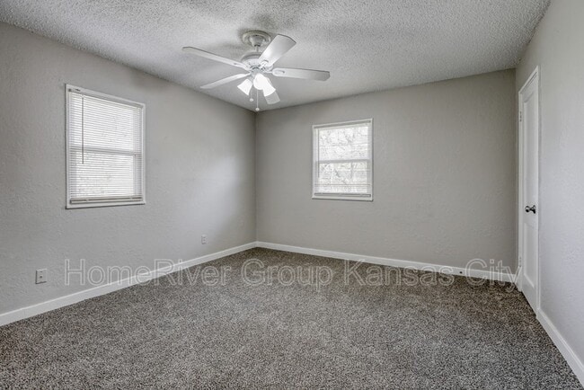 Building Photo - 831 Stewart Ave