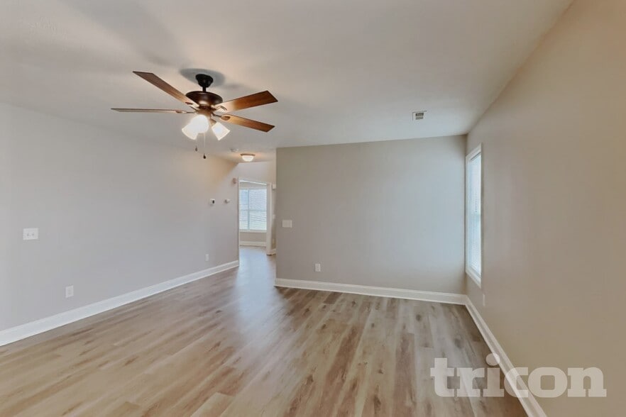 Building Photo - 15 Summerseat Way