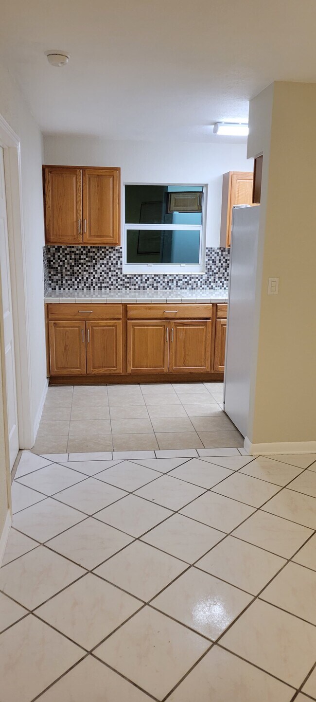 Building Photo - 102 Alabama Rd S