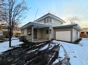 Building Photo - 4-Bedroom + Den, 2-Bath House for Rent in Cashmere ON THE RIVER!!