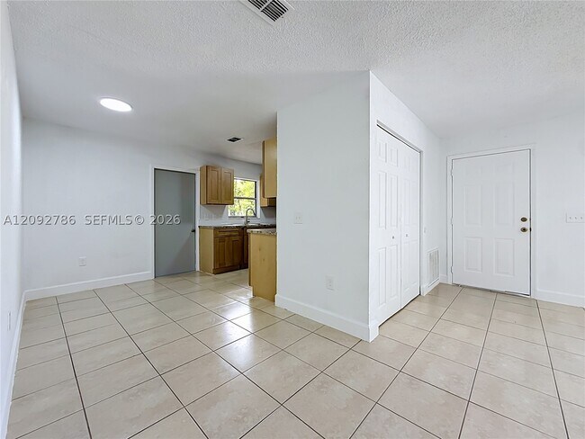 Building Photo - 4362-4364 Azora Rd