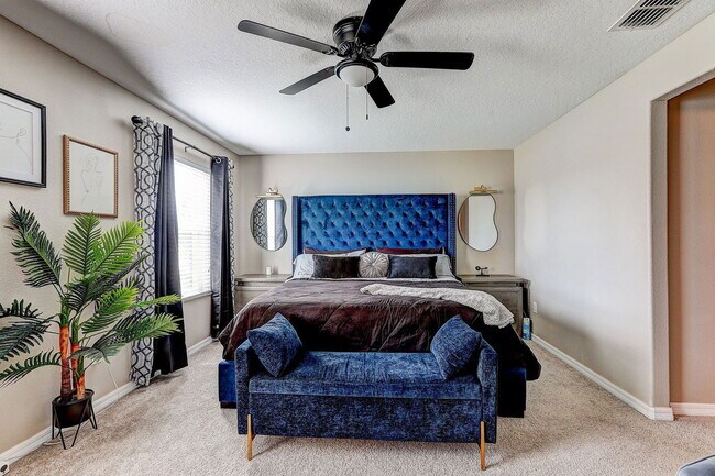 Building Photo - 12910 Utopia Gdns Wy