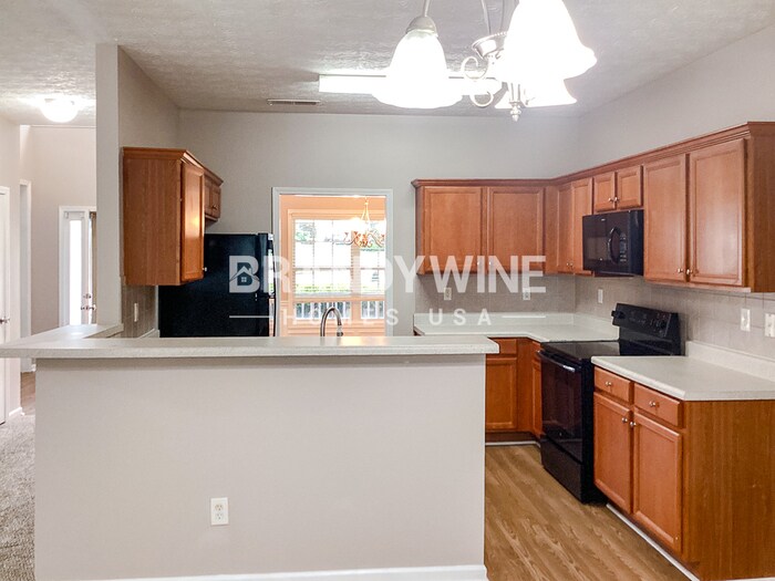 Building Photo - 215 Prince Edward Way