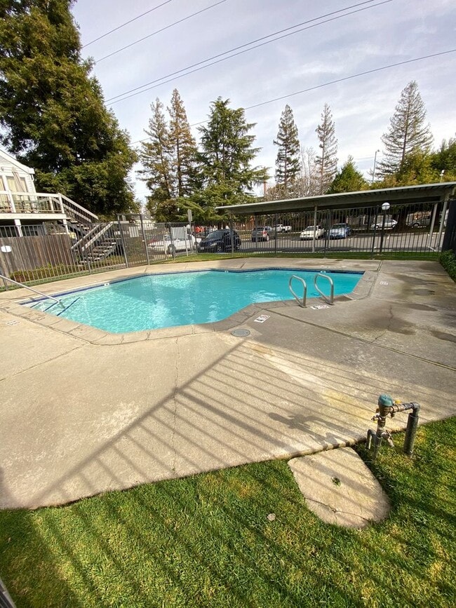Building Photo - Bright Vaulted-Ceiling Condo in Gated Community • Pool • W/D Included • Move-In Ready