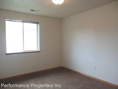 Building Photo - 3625 NE 157th Ave