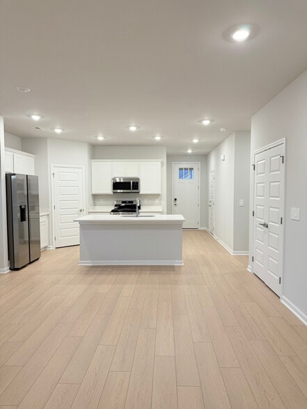 Building Photo - 130 Willow Rose Ln