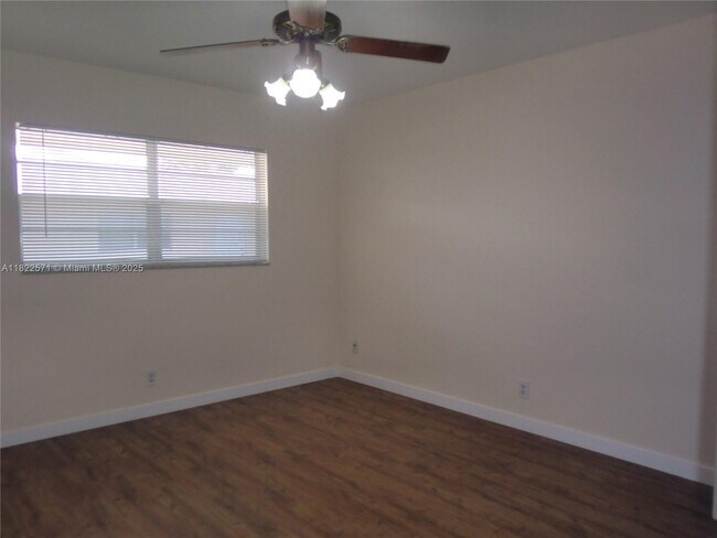 Building Photo - 1643 Wiley St