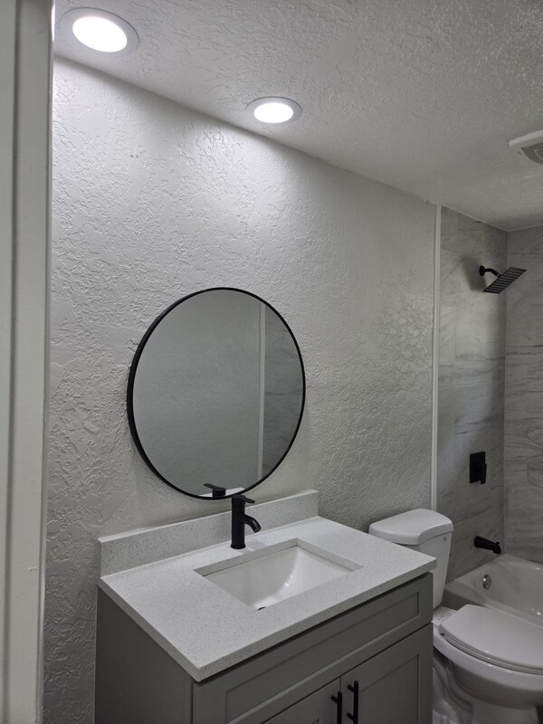 Building Photo - 266 Diamond St