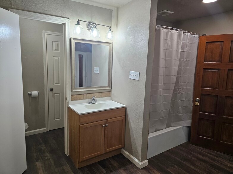 Building Photo - 3021 Sunbeam St