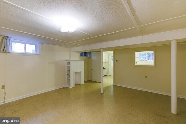 Building Photo - 5808 Oxford Rd