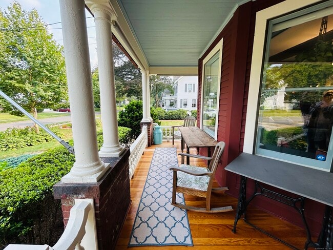 Building Photo - 37 School St