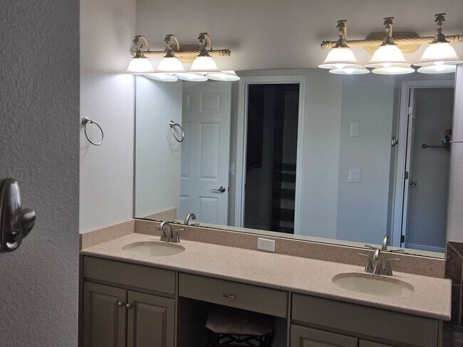 Building Photo - Freshly Painted 4BR/2BA Pool Home with Screened Pool & Spa – Move-In Ready!