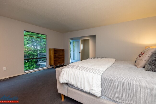 Building Photo - Desirable Home | Oceans Views | Close To B...
