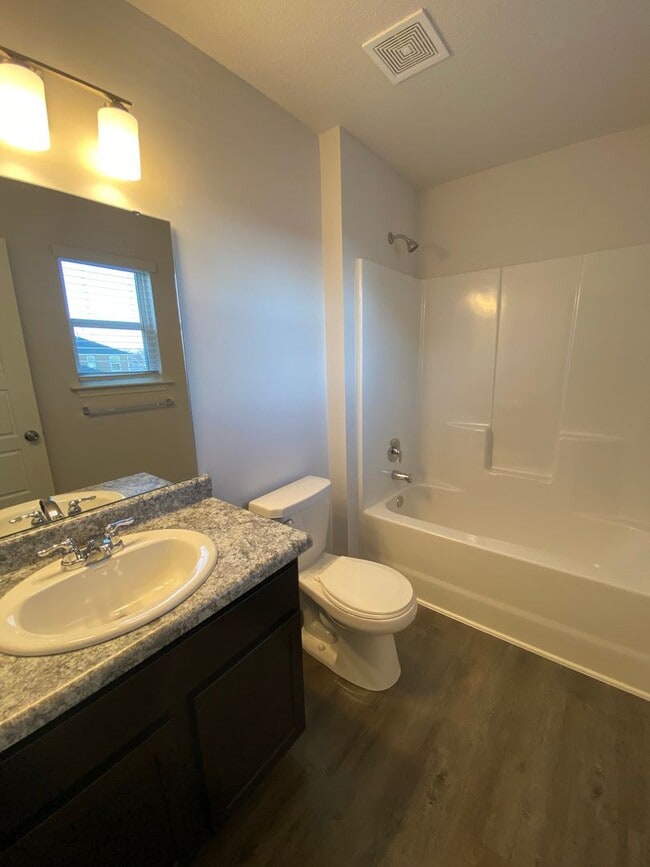 Building Photo - *Pre-leasing* Spacious Three Bedroom | Two and a Half Bath Home in Spring Hill