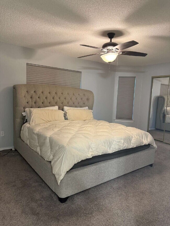 Building Photo - "Charming 3-Bed Oasis with Granite Touches & Cozy Fireplace in El Paso!"