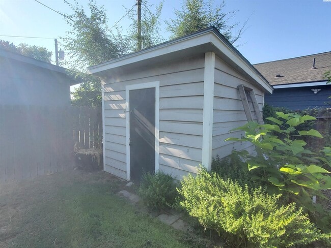 Building Photo - Central kennewick rental