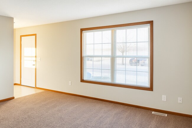 Building Photo - Modern 3 BR Townhome in North Normal—Low Maintenance, High Comfort!