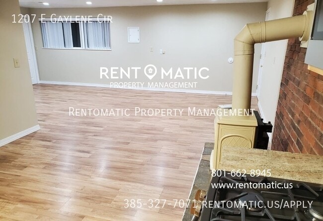 Building Photo - 1207 E Gaylene Cir