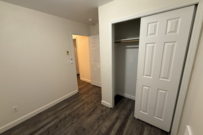 Building Photo - Newly remodeled 2 bedroom in Medford!