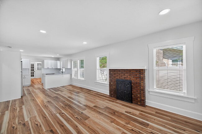 Building Photo - Fully Renovated 3 bedroom St. Pete Home | ...