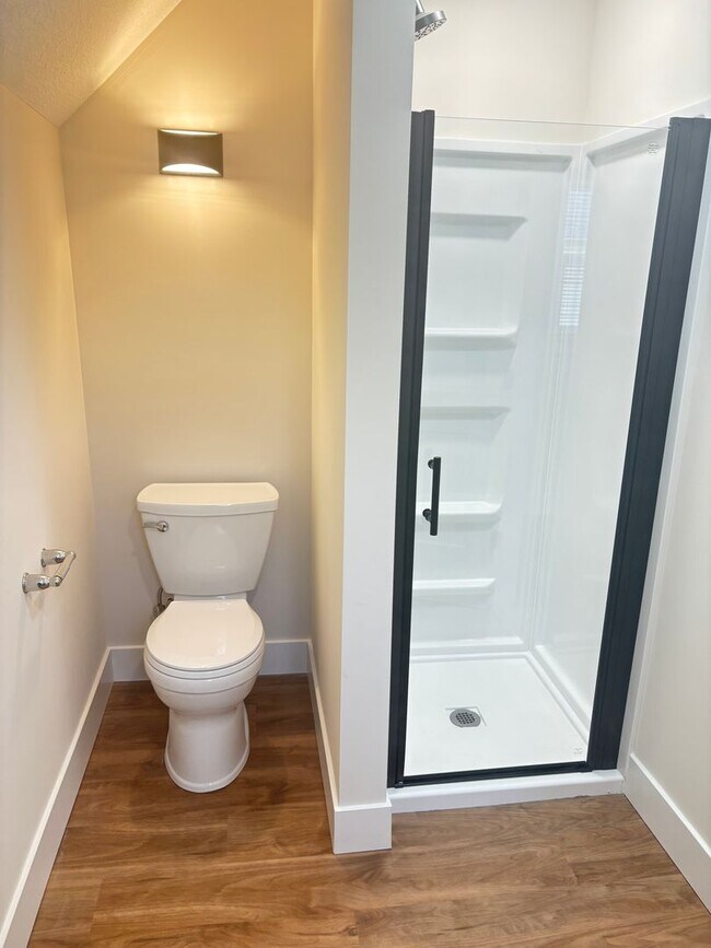 Building Photo - Newly Remodeled 4 Bedroom by Electric Works