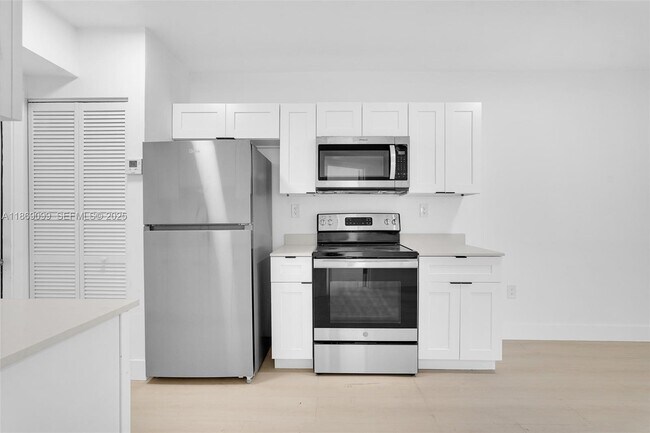 Building Photo - 1814 NW 2nd Ct