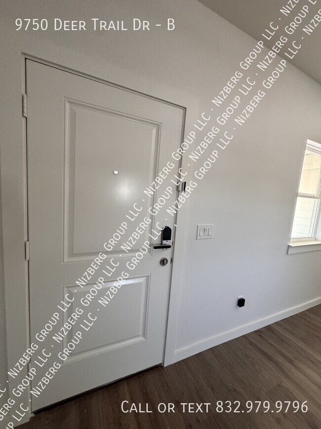 Building Photo - 9750 Deer Trail Dr