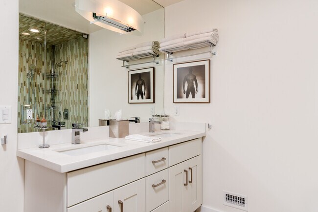 Building Photo - 6335 Warner Dr