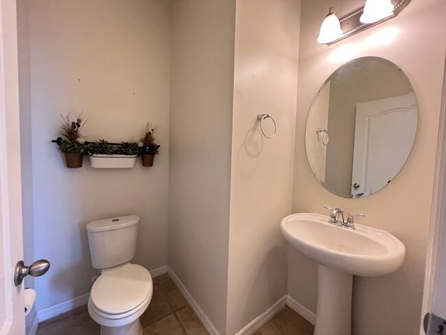 Building Photo - Beautiful Townhouse at Windermere availabl...