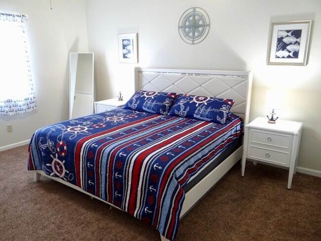 Building Photo - Beautifully Remodeled and Furnished Rental...