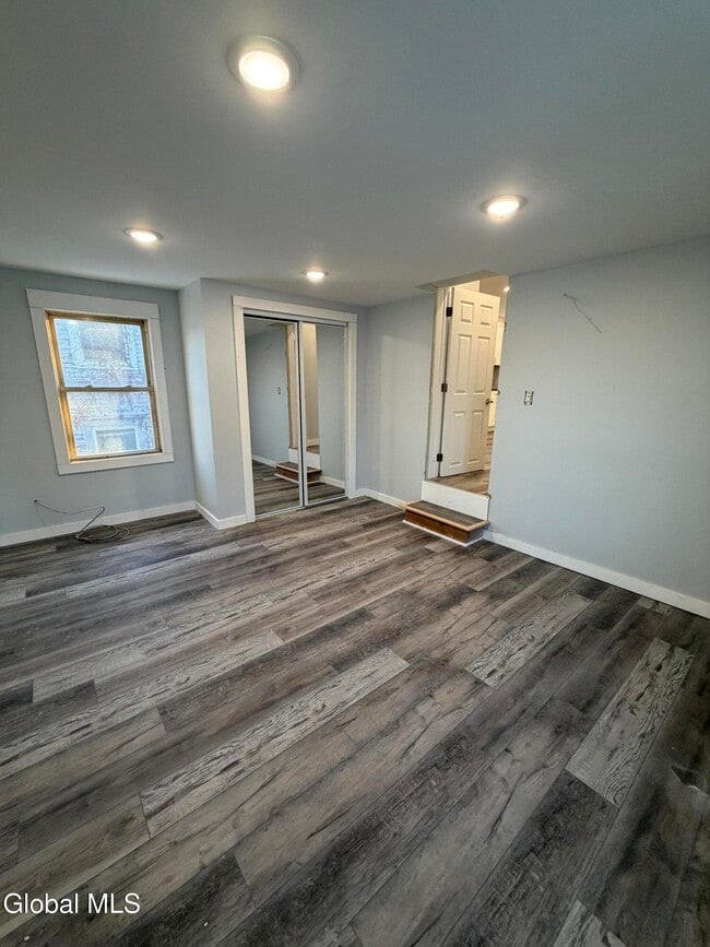 Building Photo - 1804 3rd Ave