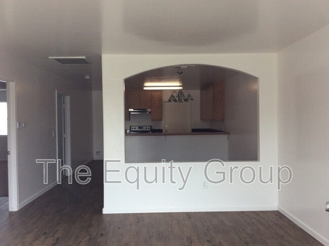 Building Photo - 437 N Park St