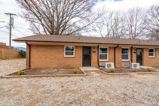 Building Photo - 745 Arbor St NE