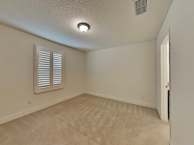 Building Photo - 8931 Lookout Pointe Dr