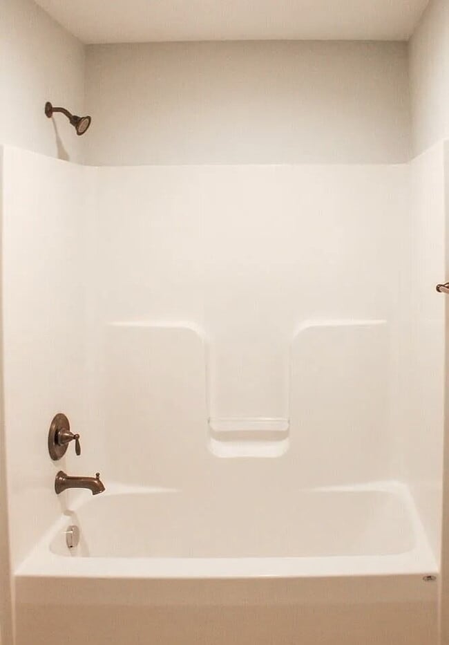 Building Photo - Beautiful 3 Bed | 2.5 Bath Townhome in Pri...