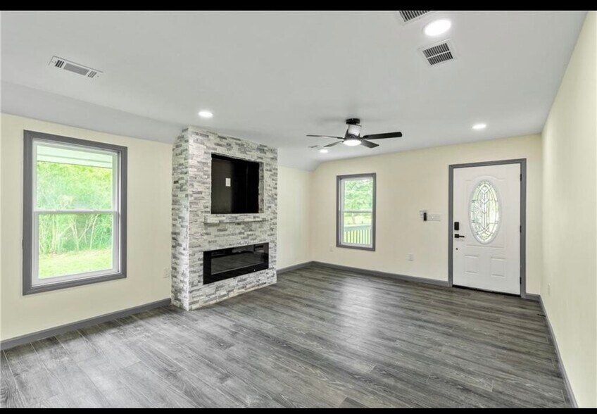 Building Photo - 4878 Youngs Mill Rd