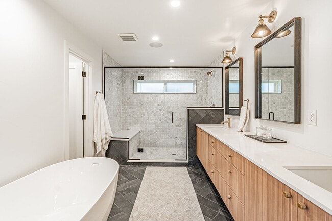 Building Photo - Luxury 3BD, 2.5BA Sloan's Lake Home with Top Floor Flex Room